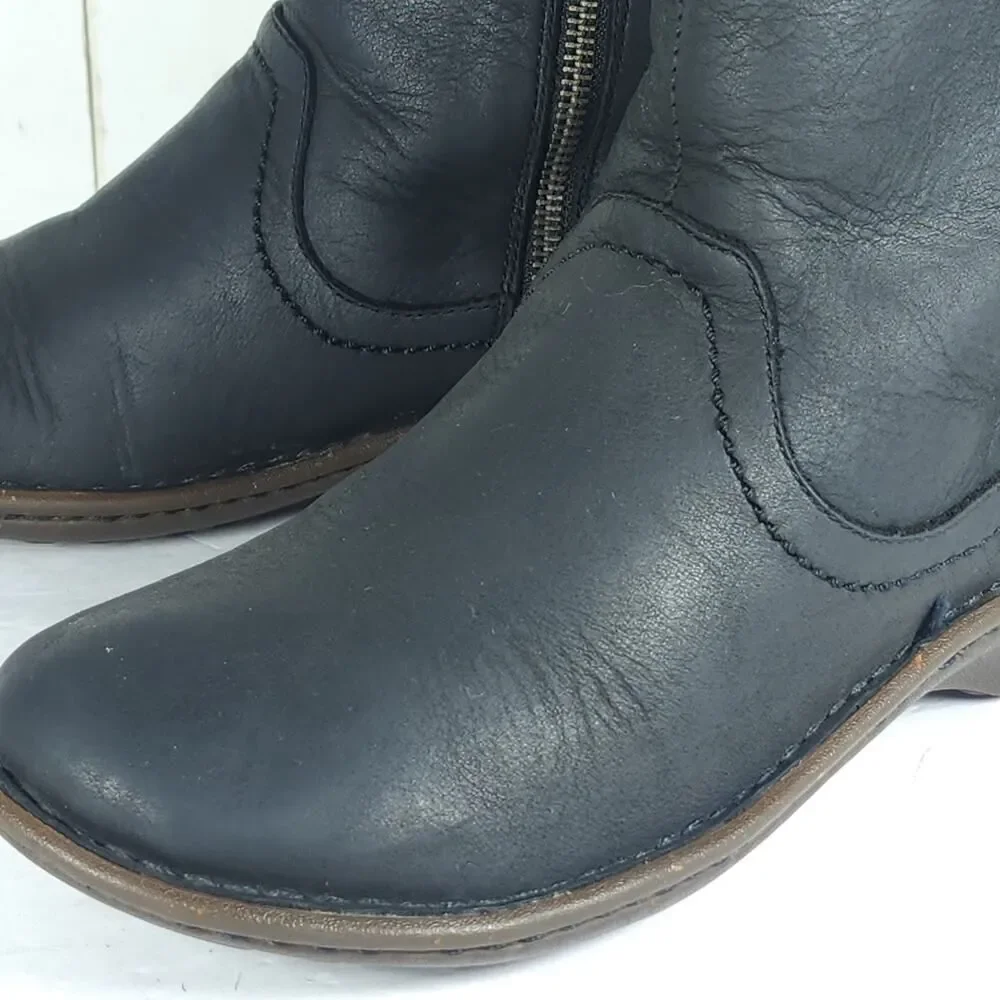 UGG Women's Neevah US6 Black Leather Sheepskin Lined Side Zip Ankle Boots Bootie